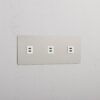 Kew Gniazdo USB-C 30 W x 3 w potrójnej ramce – Polerowany nikiel, Biały
