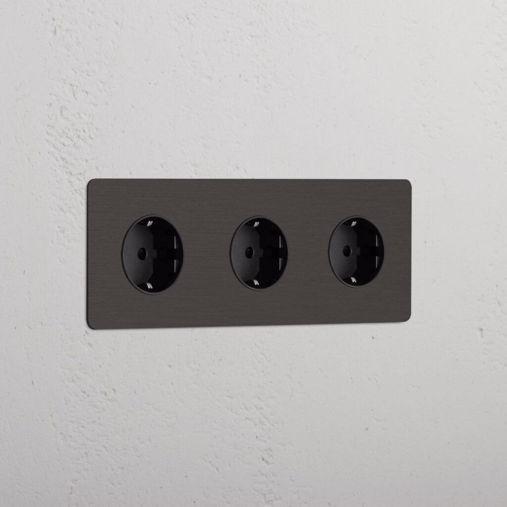 Kew Gniazdo Schuko typu F x 3 w potrójnej ramce – Brąz, Czarny