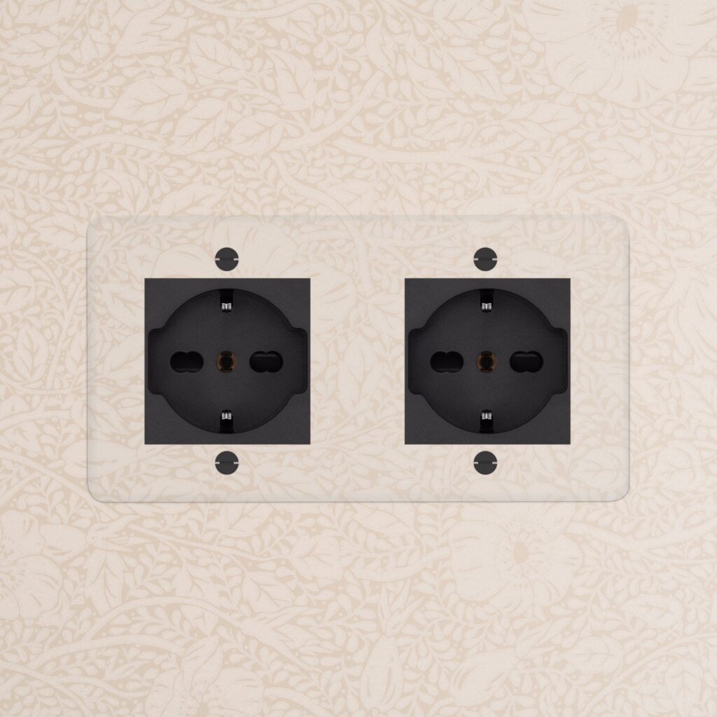 Kew Gniazdo Schuko/Bipasso x 2 w podwójnej ramce – Przezroczysty, Czarny