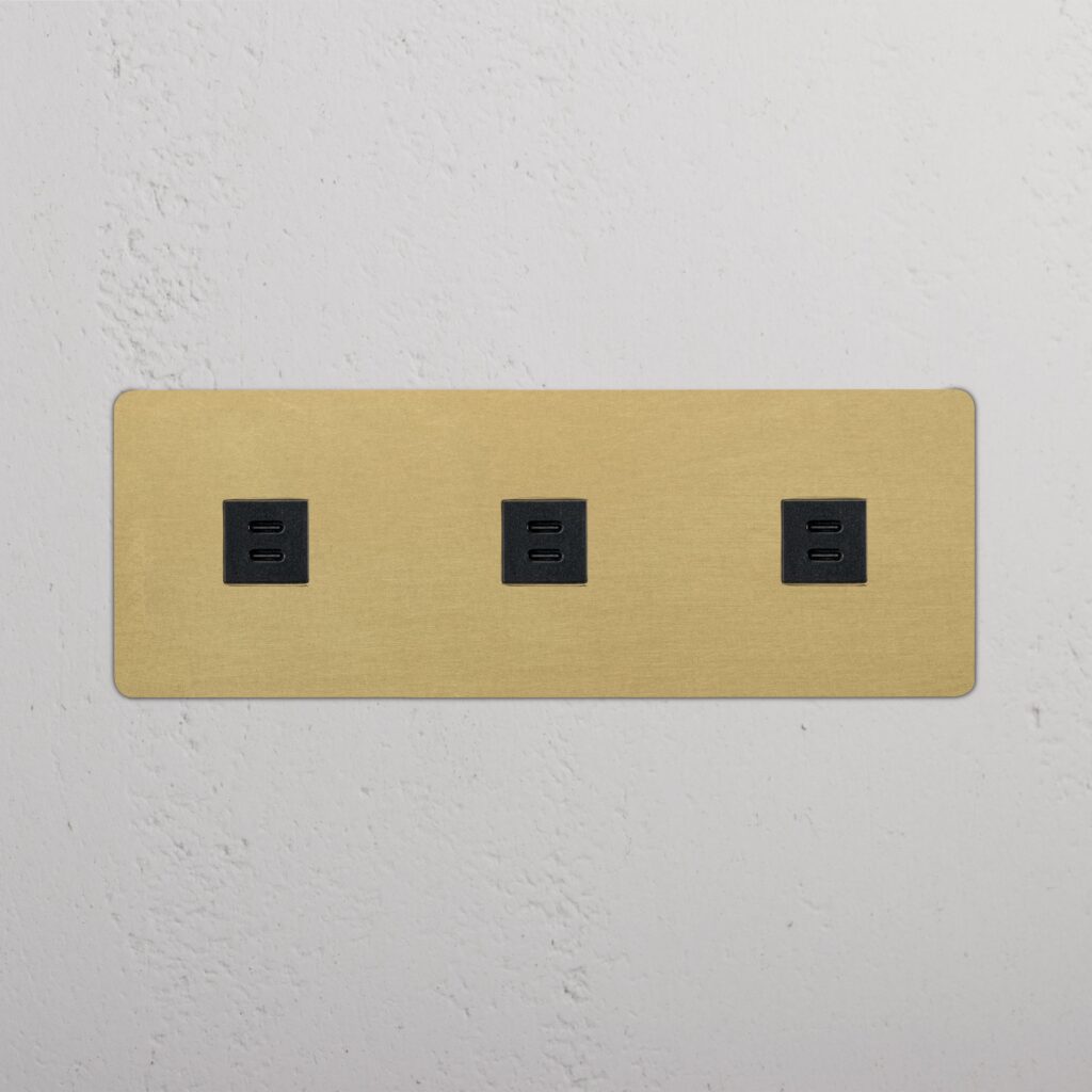Kew Gniazdo USB-C 30 W x 3 w potrójnej ramce – Antyczny mosiądz, Czarny