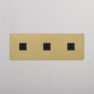Kew Gniazdo USB-C 30 W x 3 w potrójnej ramce – Antyczny mosiądz, Czarny