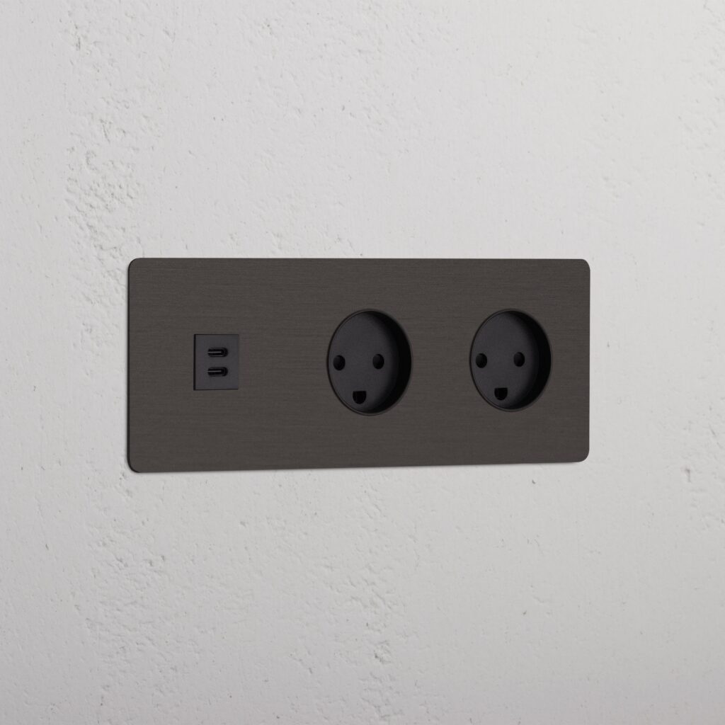 Kew Gniazdo USB-C 30 W i duńskie typu K x 2 w potrójnej ramce – Brąz, Czarny