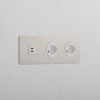 Grove Gniazdo USB-C 30W i szwajcarskie typu J x 2 w potrójnej ramce – Polerowany nikiel, Biały