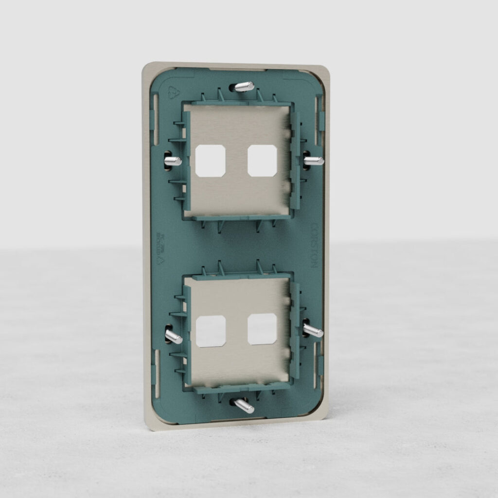 Grove Podwójna ramka pionowa do 4 włączników – Satynowy nikiel