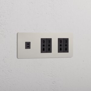 Grove Gniazdo USB-C 30 W i Bipasso x 4 w potrójnej ramce – Polerowany nikiel, Czarny