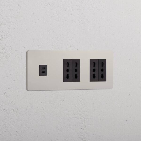 Grove Gniazdo USB-C 30 W i Bipasso x 4 w potrójnej ramce – Polerowany nikiel, Czarny