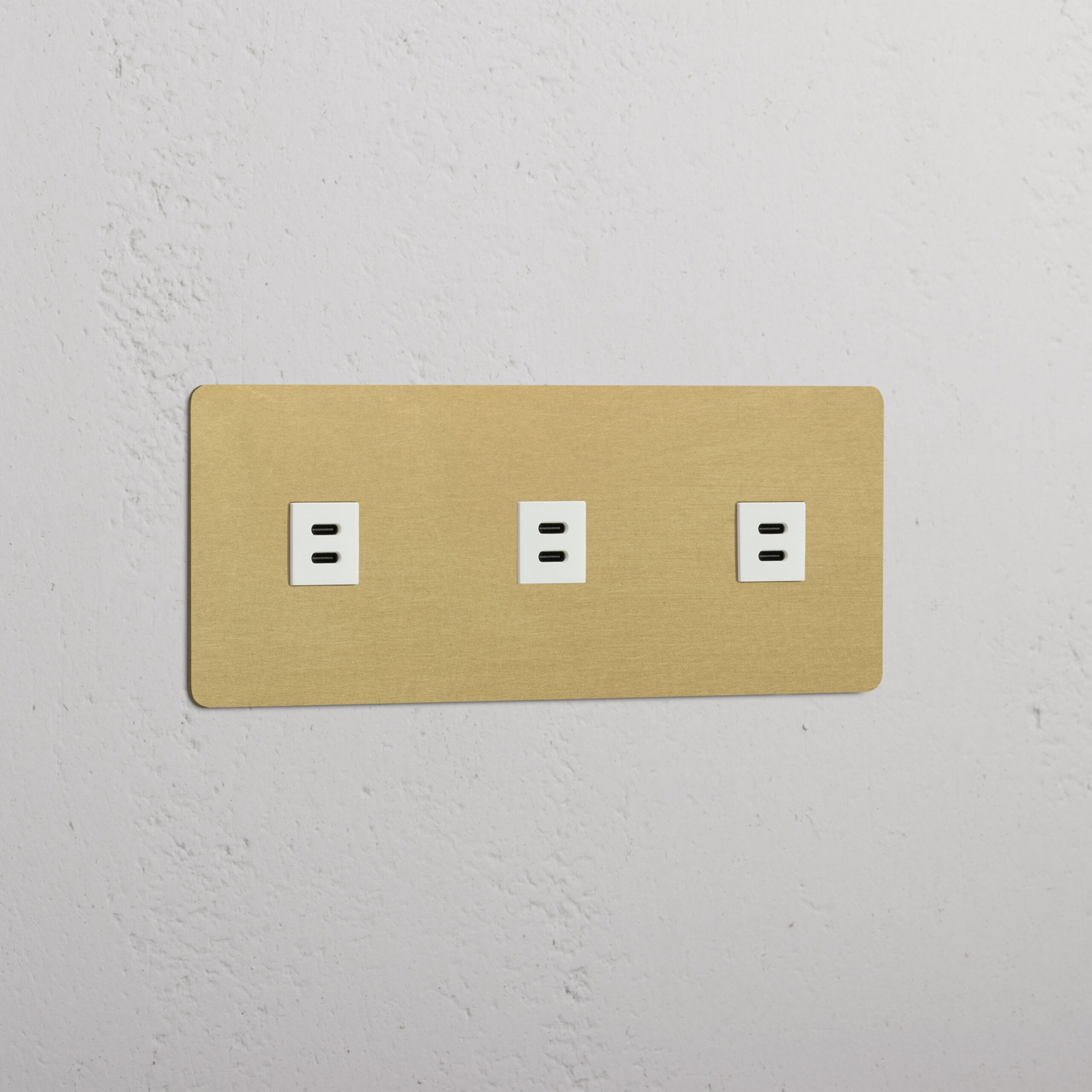 Kew Gniazdo USB-C 30 W x 3 w potrójnej ramce – Antyczny mosiądz, Biały