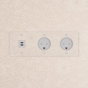 Kew Gniazdo USB-C 30 W i duńskie typu K x 2 w potrójnej ramce – Przezroczysty, Biały