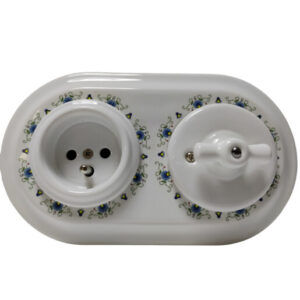 Ceramiczna podtynkowa ramka podwójna biała w niebieskie kwiaty